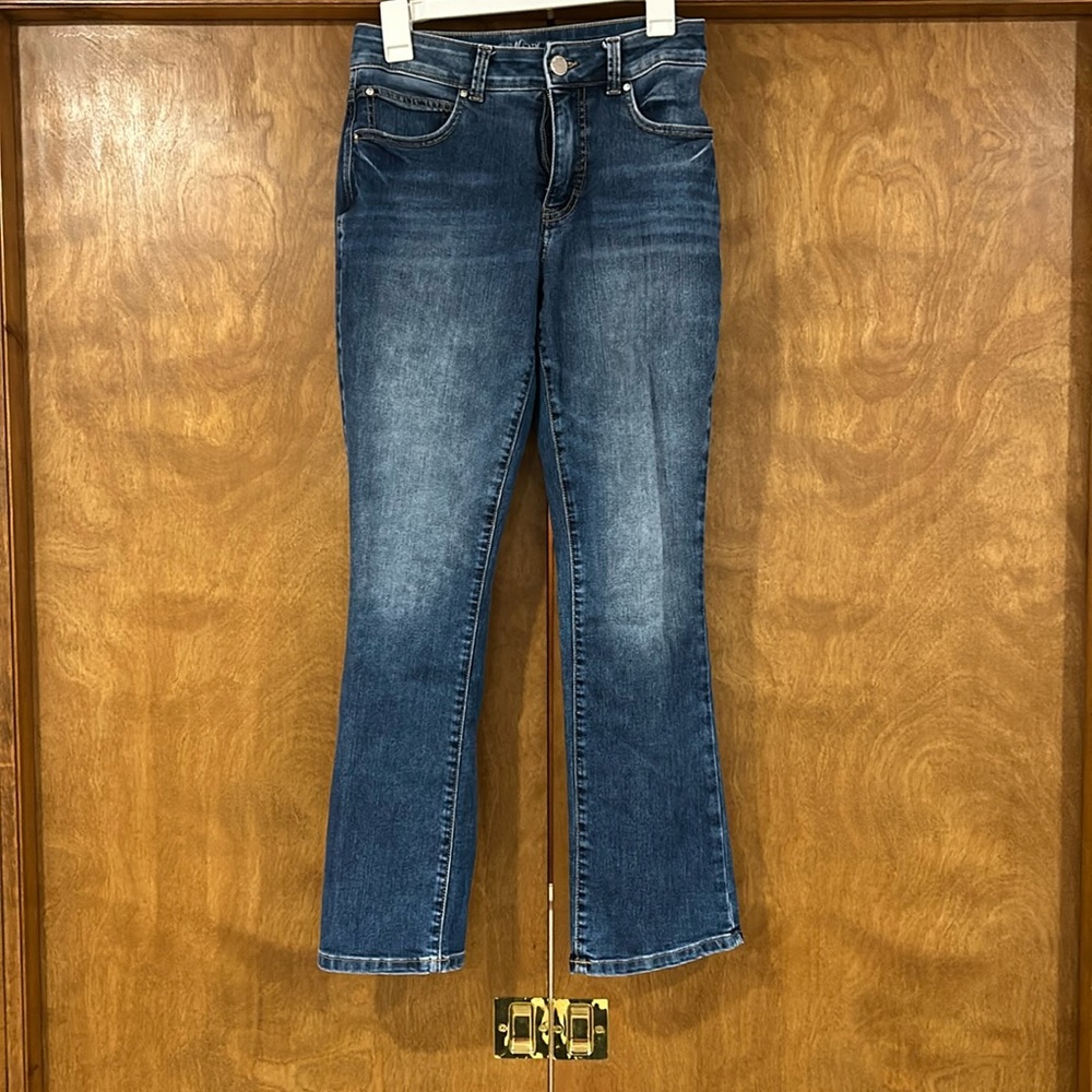 Super cute high-rise curvy jeans